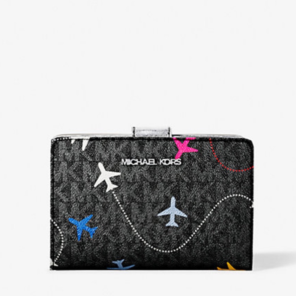 Jet Set Travel Medium Printed Signature
Logo Bi-Fold Wallet